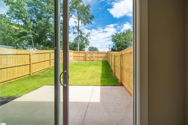 Building Photo - 124 Woodland Dr