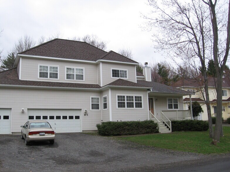Building Photo - 10 Sanctuary Dr