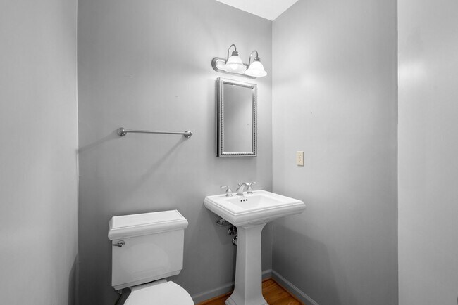 Building Photo - 3 Bed 3.5 Bath - Rockville Townhome - 2 Ca...