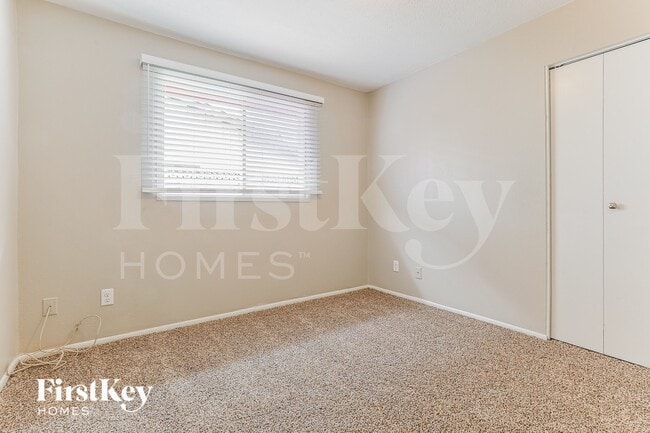 Building Photo - 1619 E Campus Dr