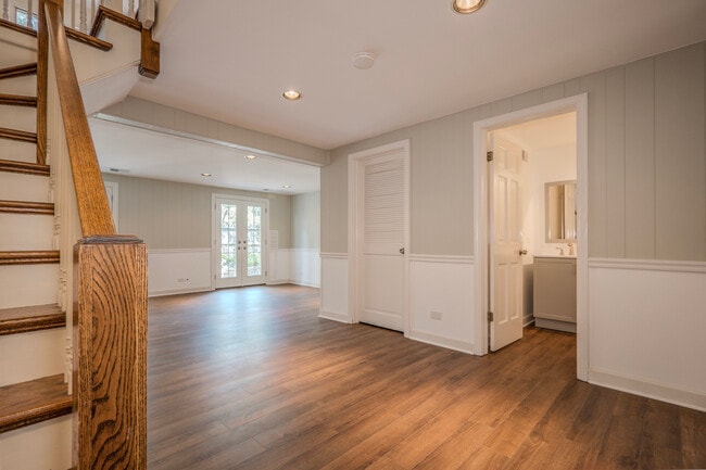 Building Photo - 3036 Highland Ave