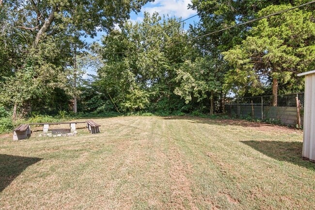 Building Photo - 1704 Cairo Ave