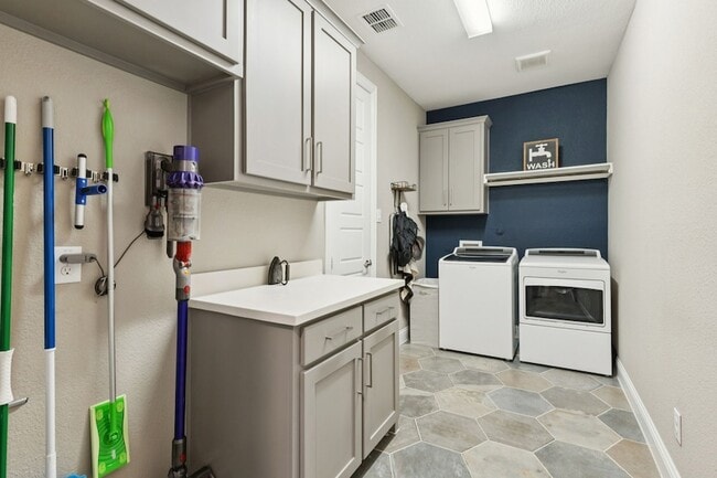 Building Photo - 2607 Maverick Way