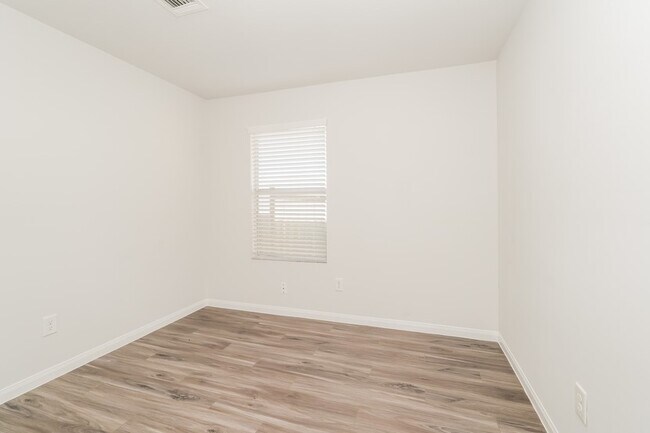 Building Photo - 5611 Amelia Plantation Dr