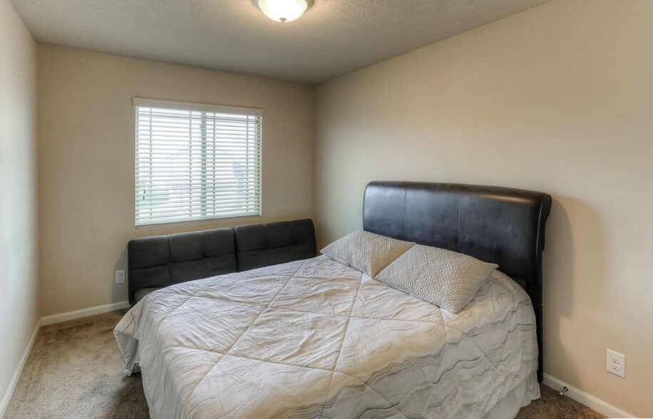 Building Photo - 9135 Hanover St