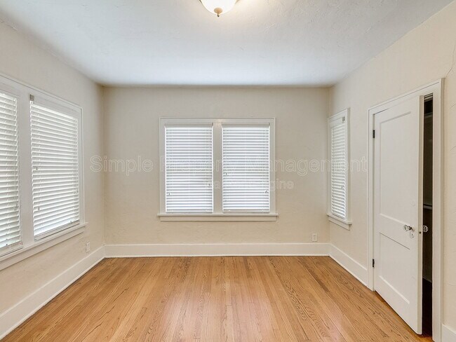 Building Photo - 2005 NW 18th St