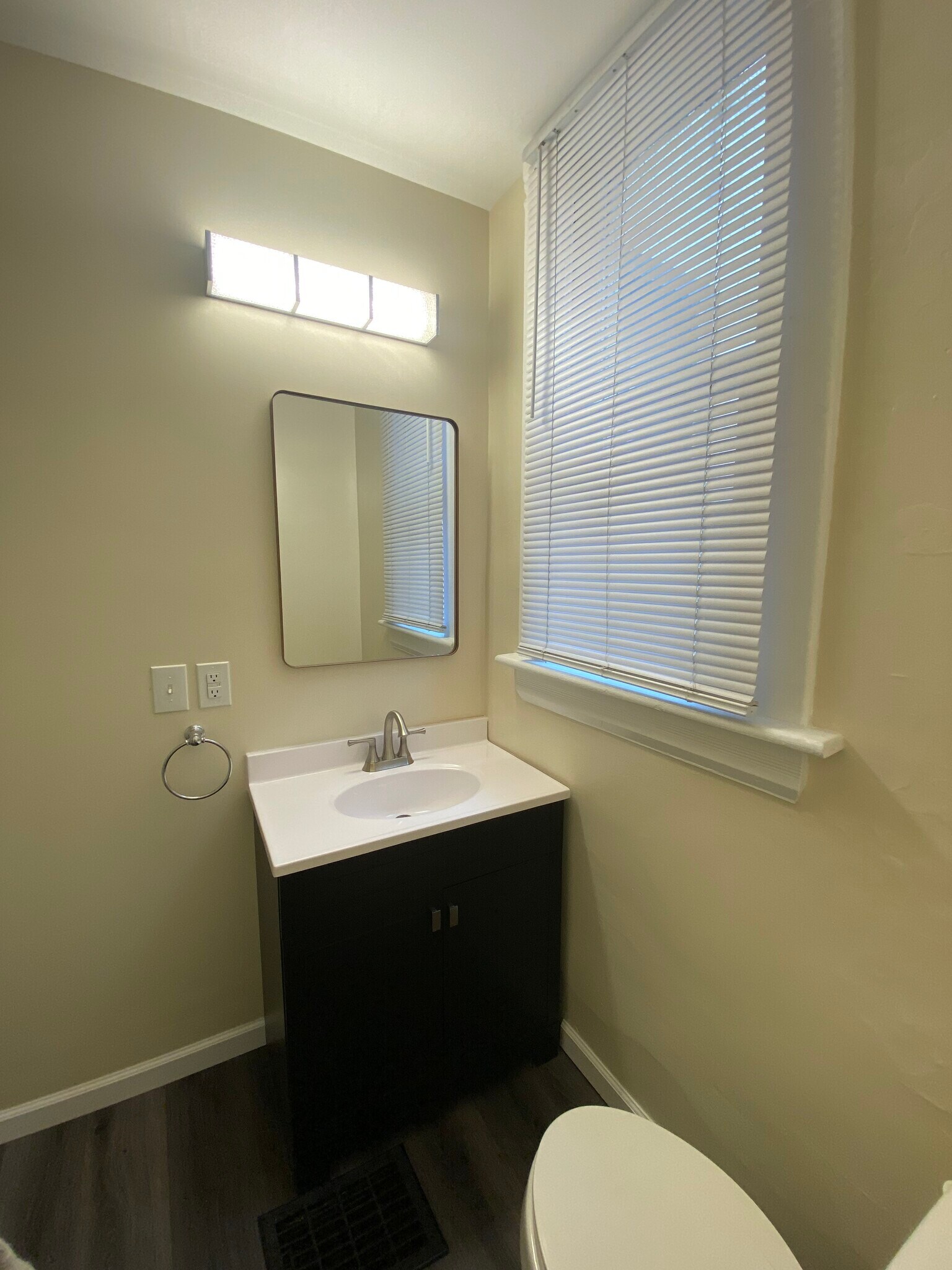 Bathroom - 1374 Neil Ave