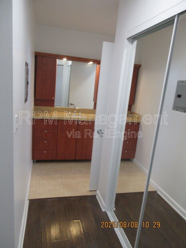 Building Photo - 20327 Saticoy St