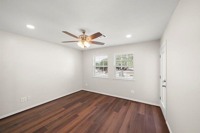 Building Photo - 4023 Breakwood Dr
