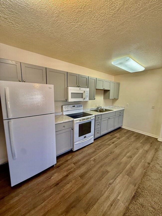 Building Photo - 2-BR Basement Apartment In Washington Includes utilities and all appliances