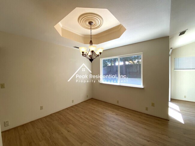 Building Photo - Spacious 3bd/2ba Auburn Home With Bonus Ro...