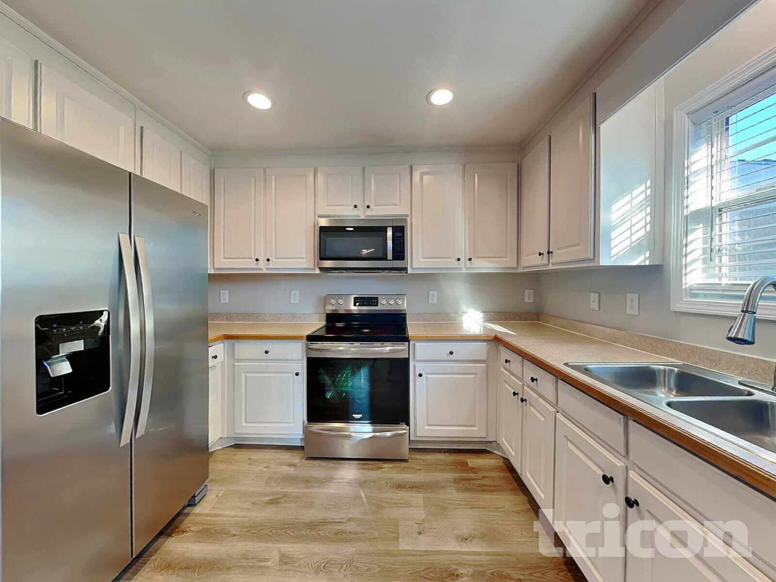 Building Photo - 1916 Roxey Ln