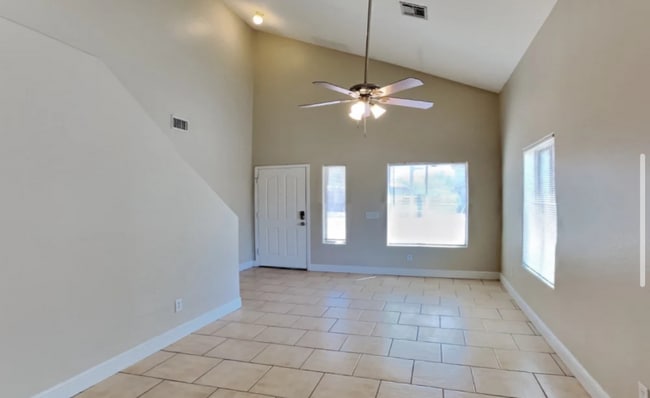 Building Photo - 5628 S 11th Dr