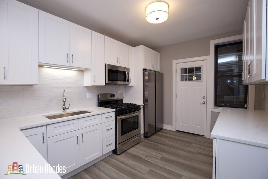 Building Photo - 3943 N Janssen Ave