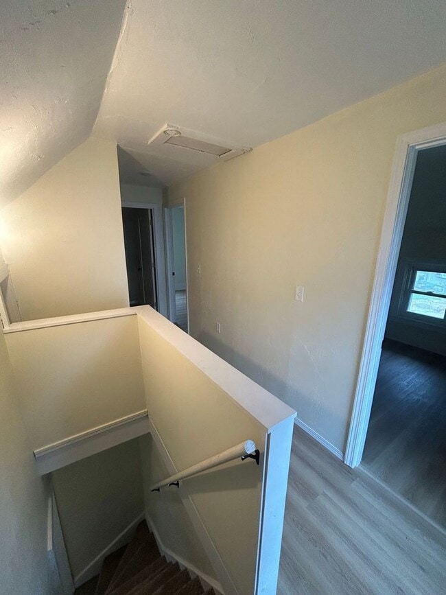 Building Photo - Single Family Home Available!