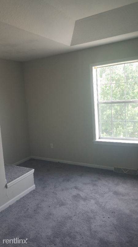 Building Photo - 3 br, 1.5 bath Townhome - 120 Albany Dr