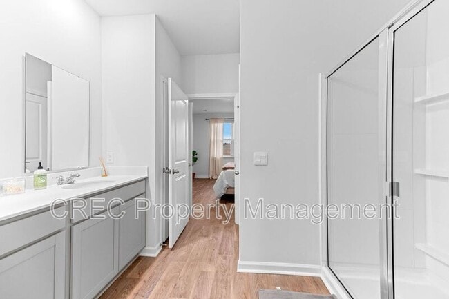 Building Photo - 657 Ladywood Dr