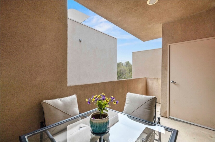 Unit Balcony - 9610 Zelzah Ave