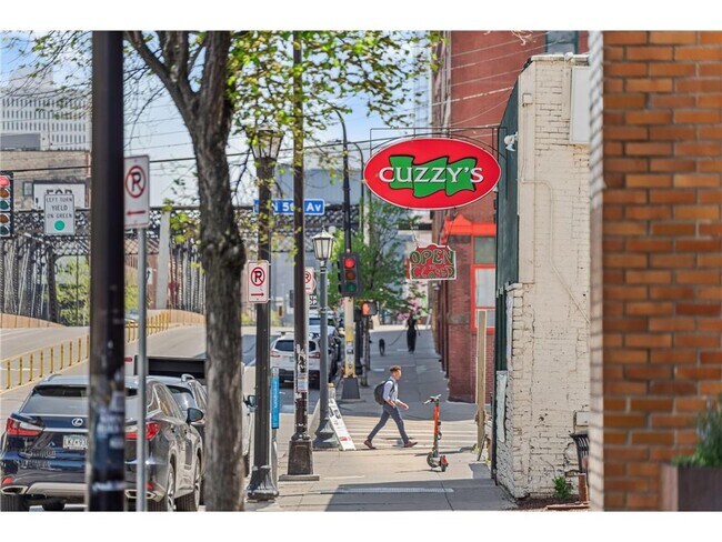 Building Photo - 401 N 2nd St