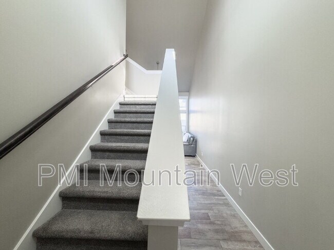 Building Photo - 12702 Stone Heights Dr