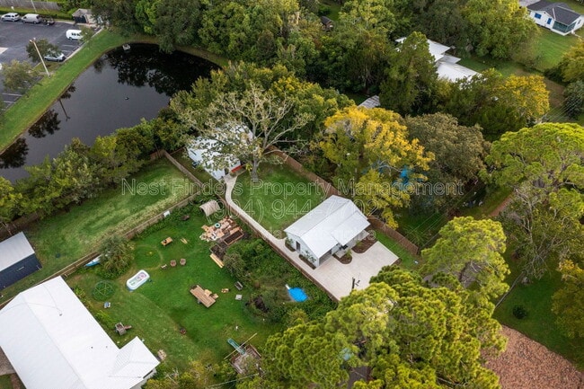 Building Photo - 581 Hazel St