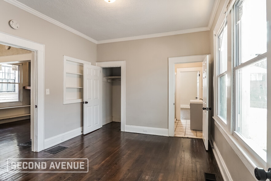 Building Photo - 518 Oak Pl