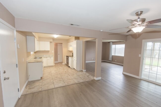 Building Photo - 3022 W San Gabriel Ave