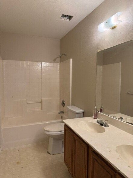 Building Photo - 1451 Glenwick Dr