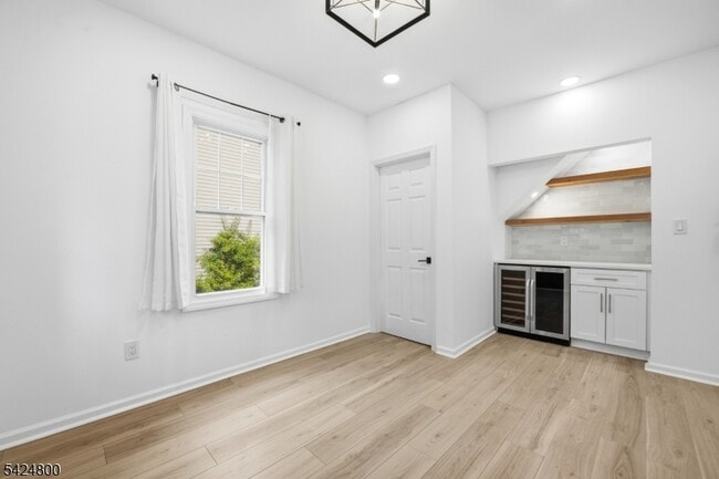 Building Photo - 40 Edgewood Rd