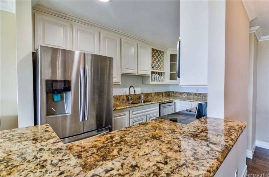 Kitchen - 6526 Ocean Crest Dr
