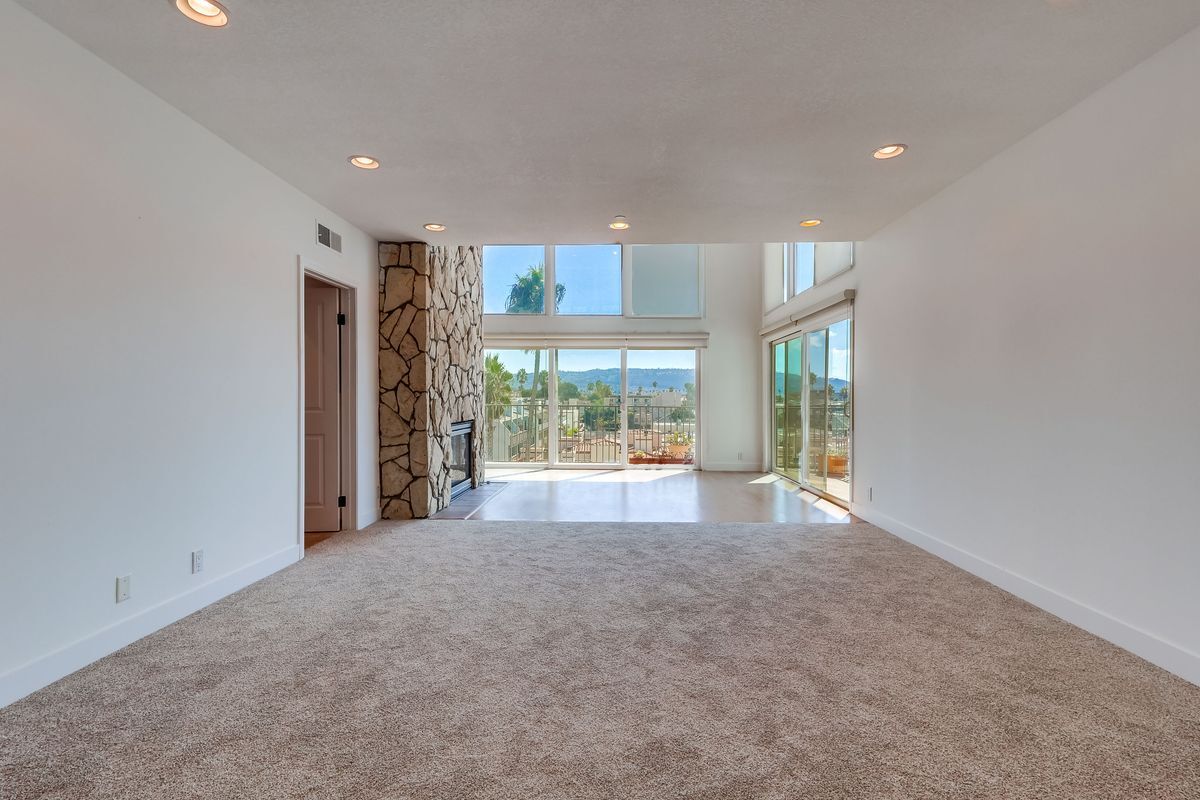 Building Photo - 230 S Catalina Ave