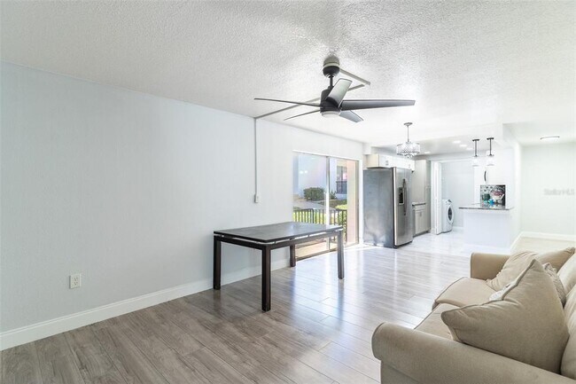 Building Photo - 1550 11th St NE