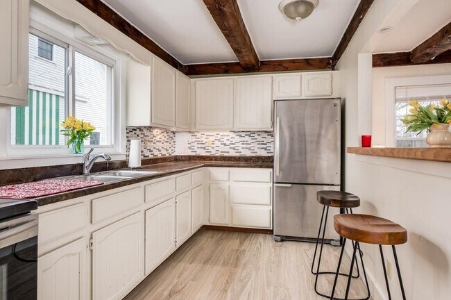 Building Photo - 5 McDaniel Rd