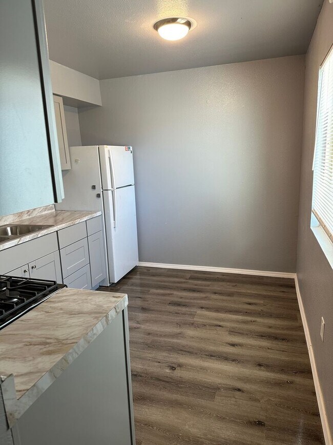 Building Photo - 1277 Jelso Ave