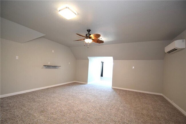 Building Photo - 4004 SW Layton Rd