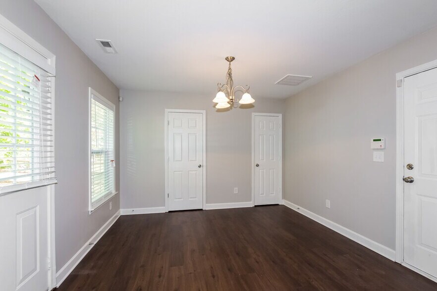 Building Photo - 4905 Stone Park Dr
