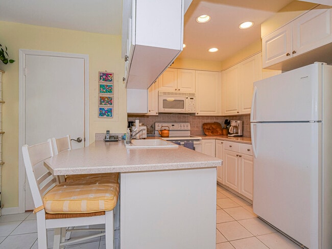 Building Photo - 829 Camelia Ln