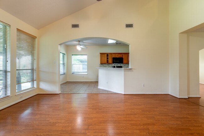 Building Photo - 17143 Summer Hollow Dr