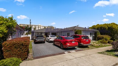 Building Photo - Dorothy