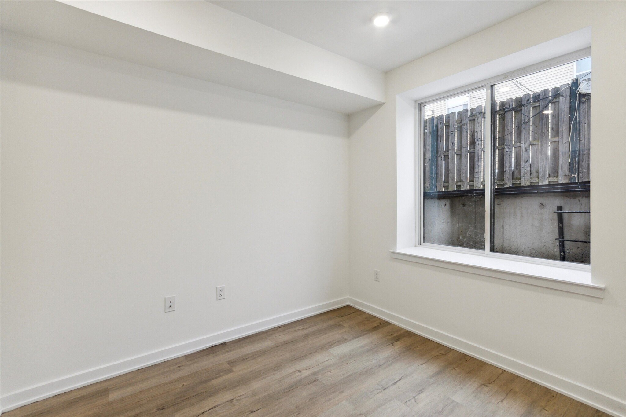 Building Photo - 1533 N Sydenham St