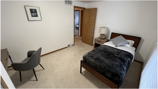 bedroom 3-second floor - 5835 Pinecroft Dr