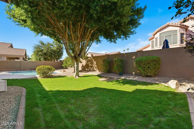 Building Photo - 7180 W Trails Dr