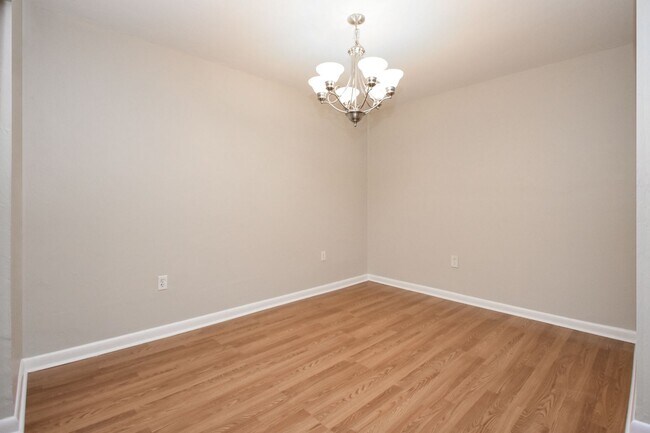 Building Photo - 501 SW 75th St