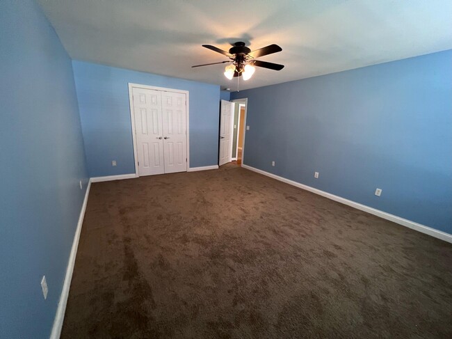 Building Photo - 212 Lakeside Dr