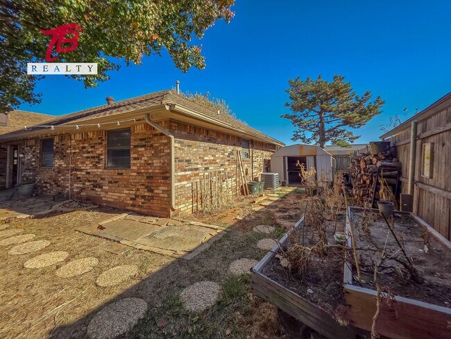 Building Photo - 6811 Lyrewood Ln