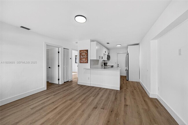 Building Photo - 2633 NE 13th Ave