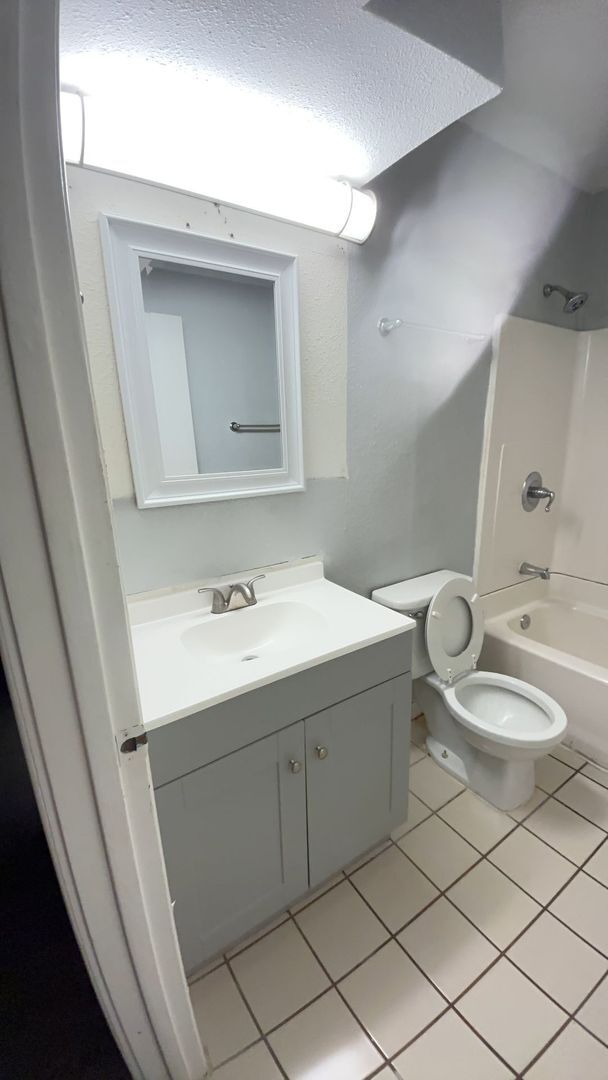 Building Photo - Great for Roommates!