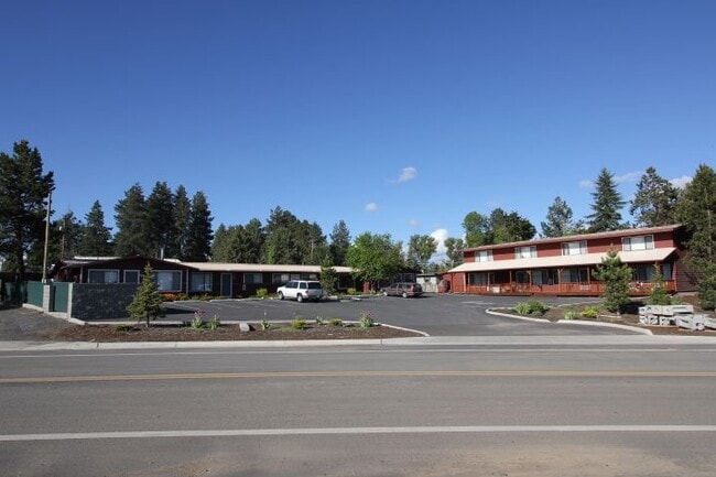 Primary Photo - Gallatin Village
