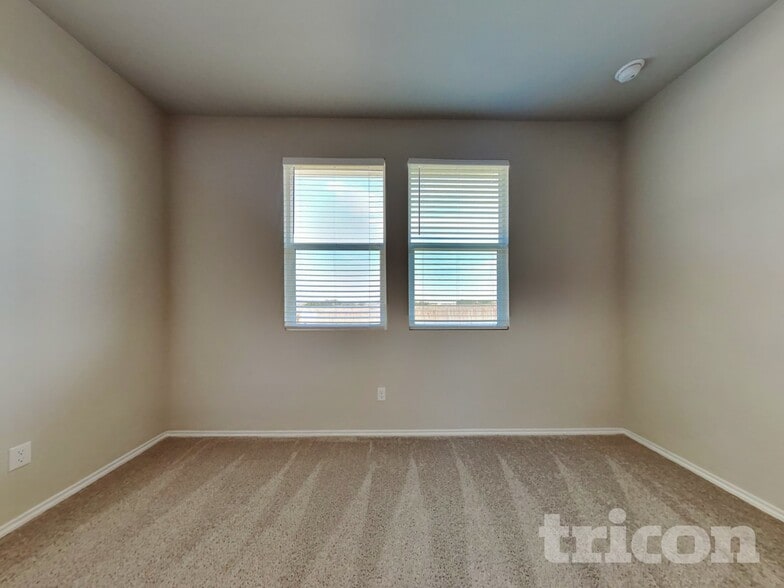 Building Photo - 5129 Sidesaddle Dr