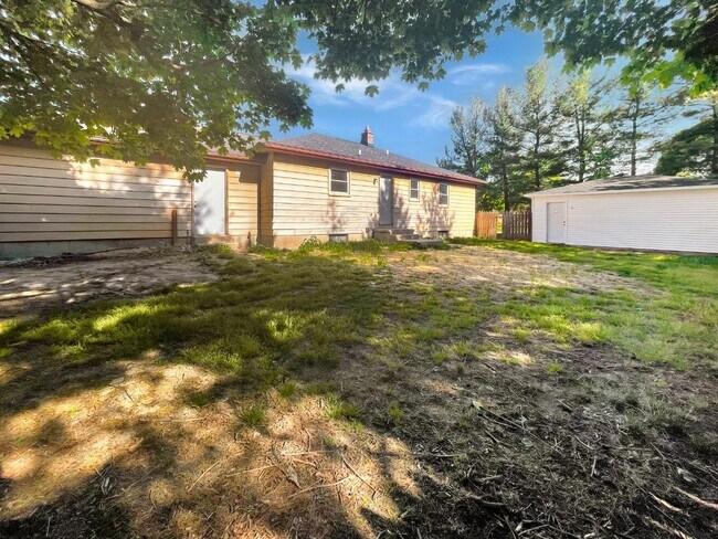 Building Photo - 6835 Quincy Dr SW